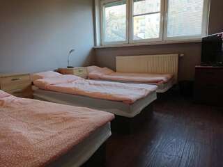 Хостелы Hostel Warszawa Варшава Трехместный номер с общей ванной комнатой-3